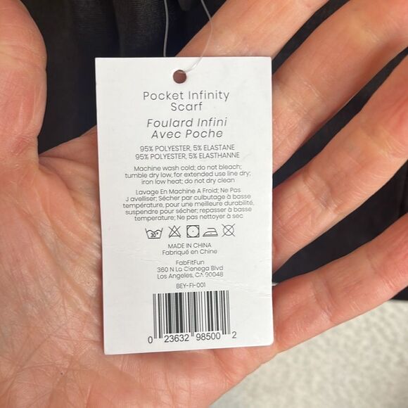 Beyond Yoga Pocket Infinity Scarf Black One Size - Picture 2 of 7